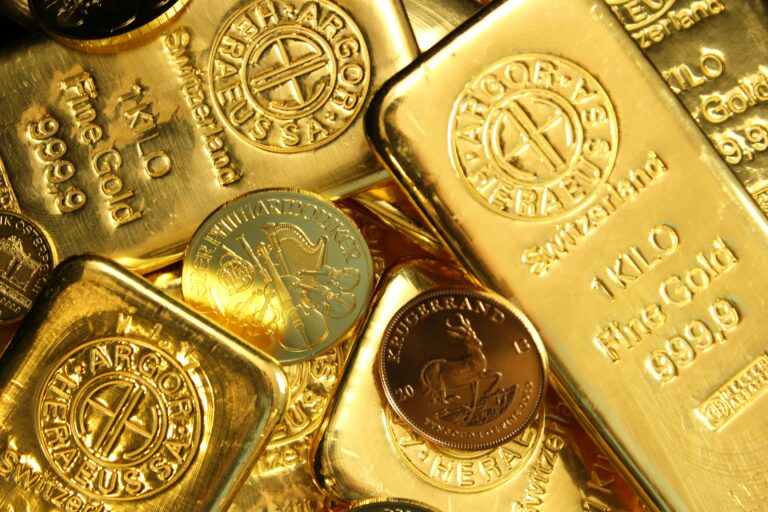 Gold price hits new all-time high as investors expect US rate cuts